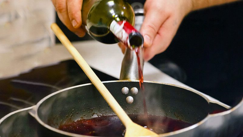 rượu vang nấu ăn