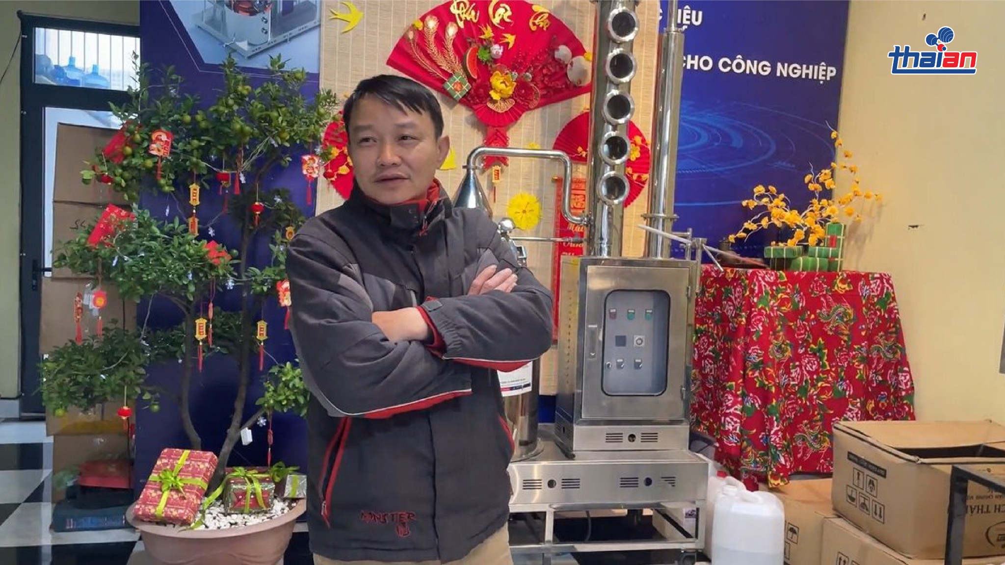 Anh Hải đặt tháp chưng cất T100 của Thái An hồi tháng 12/2023.