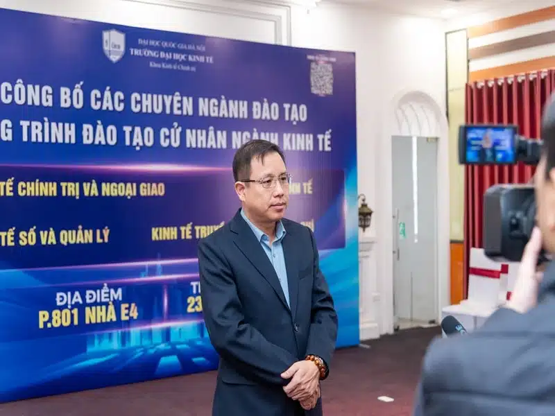 Ông nguyễn đình uyên