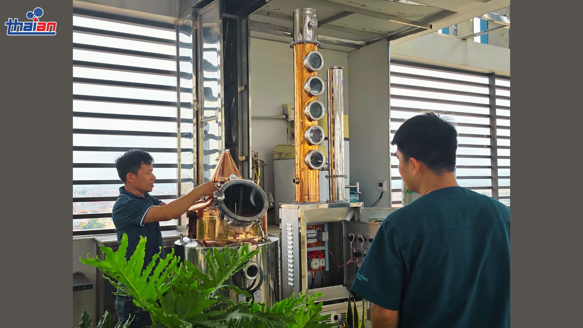 Máy nấu rượu công nghiệp là thiết bị chuyên dụng được thiết kế tối ưu hóa cho quy trình nấu rượu