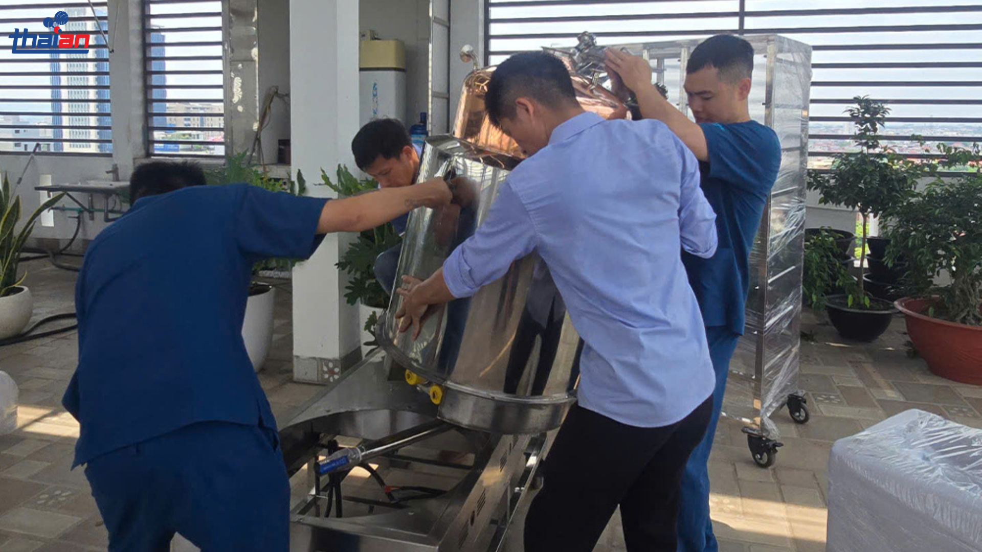 Bàn giao máy nấu rượu tự động tại nhà khách
