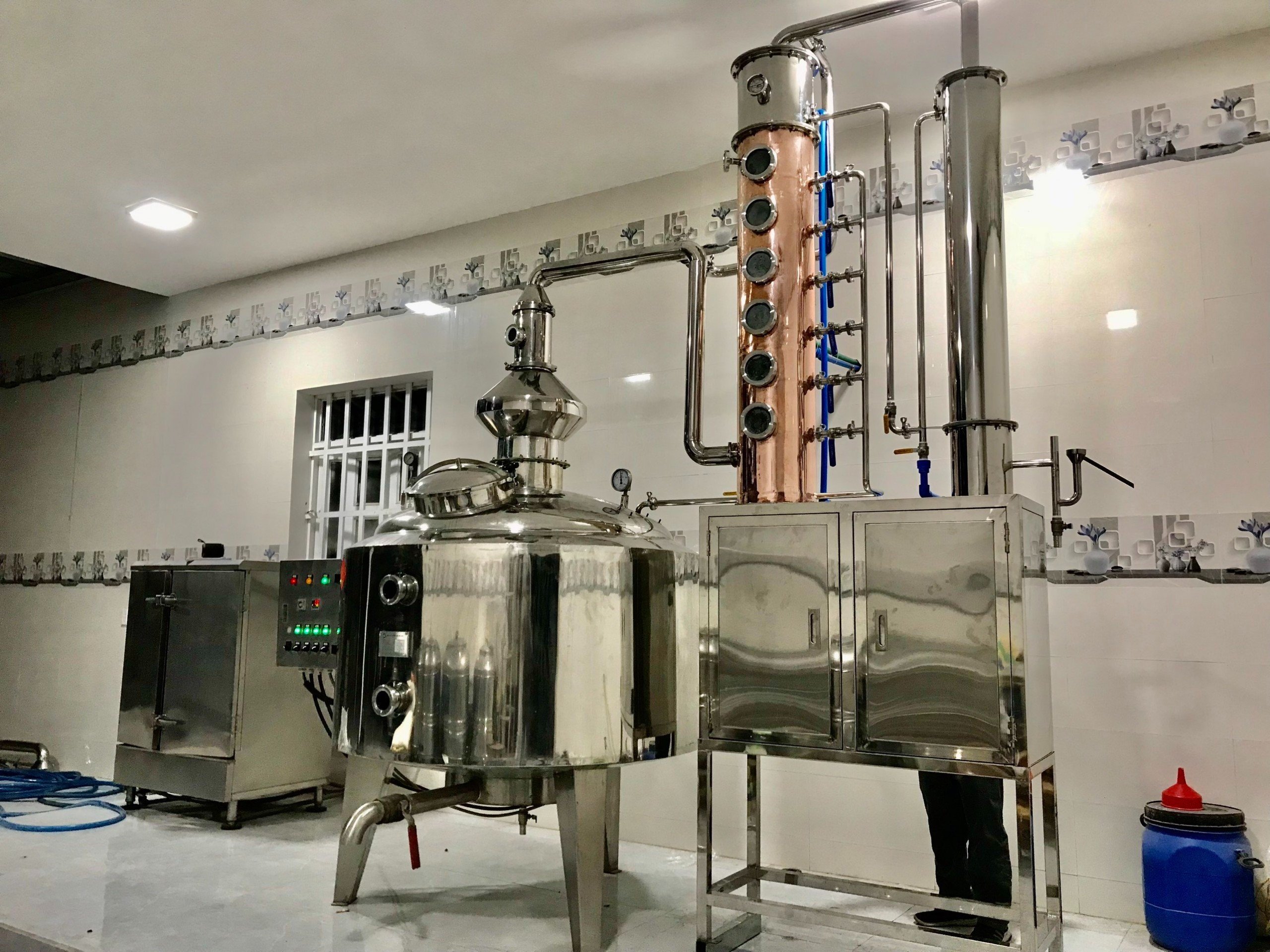 Máy nấu rượu công nghiệp là thiết bị tự động hoặc bán tự động dùng để chưng cất
