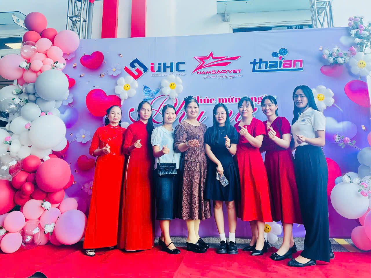 Chị em Thái An rực rỡ trong ngày 20/10