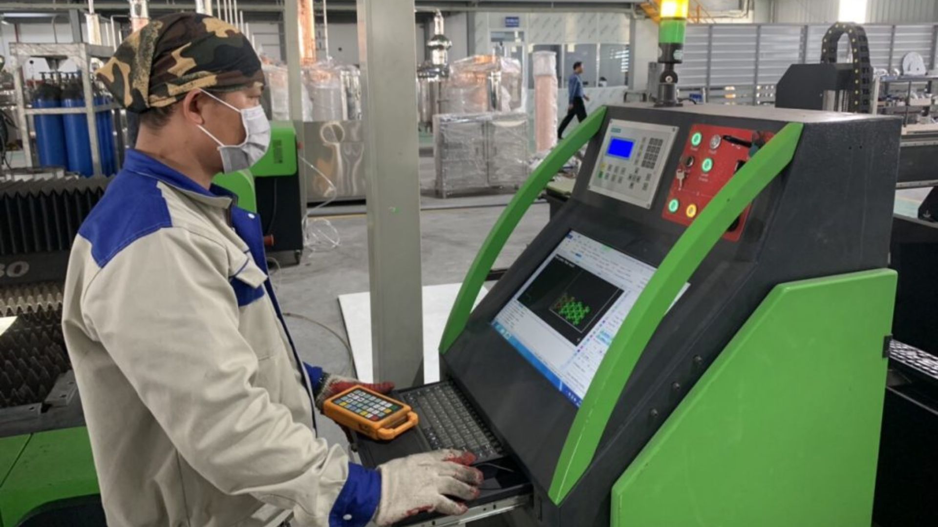 Tiêu chuẩn đội ngũ nhân sự  - Nền tảng vững chắc cho nhà máy rượu hiện đại