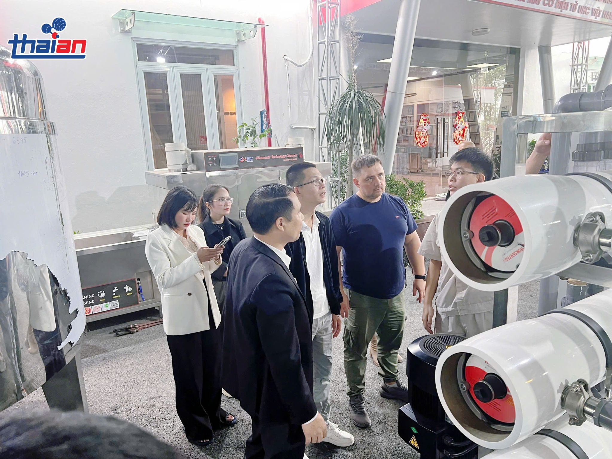 Đội ngũ kỹ thuật Năm Sao Việt hướng dẫn và nghiệm thu hệ thống nước RO 10m³/giờ