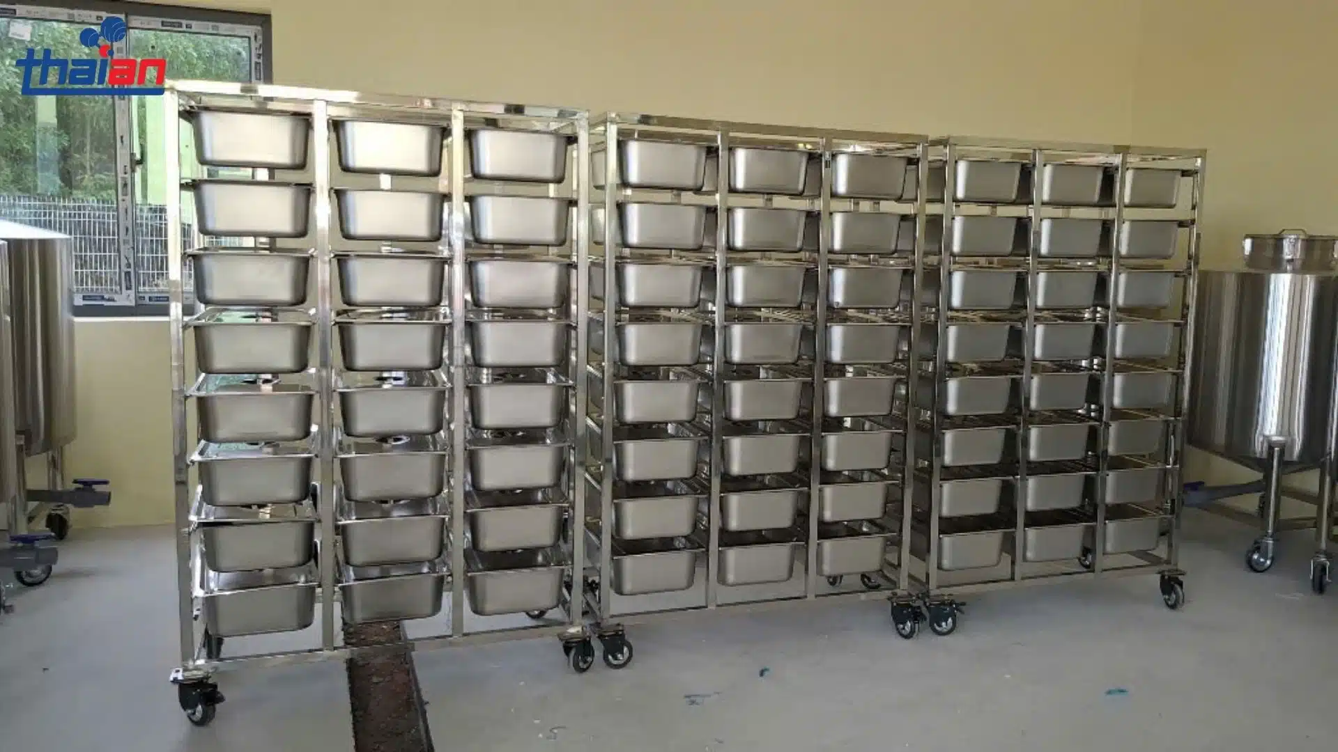 Gía và khay trong hệ thống nấu rượu công nghiệp