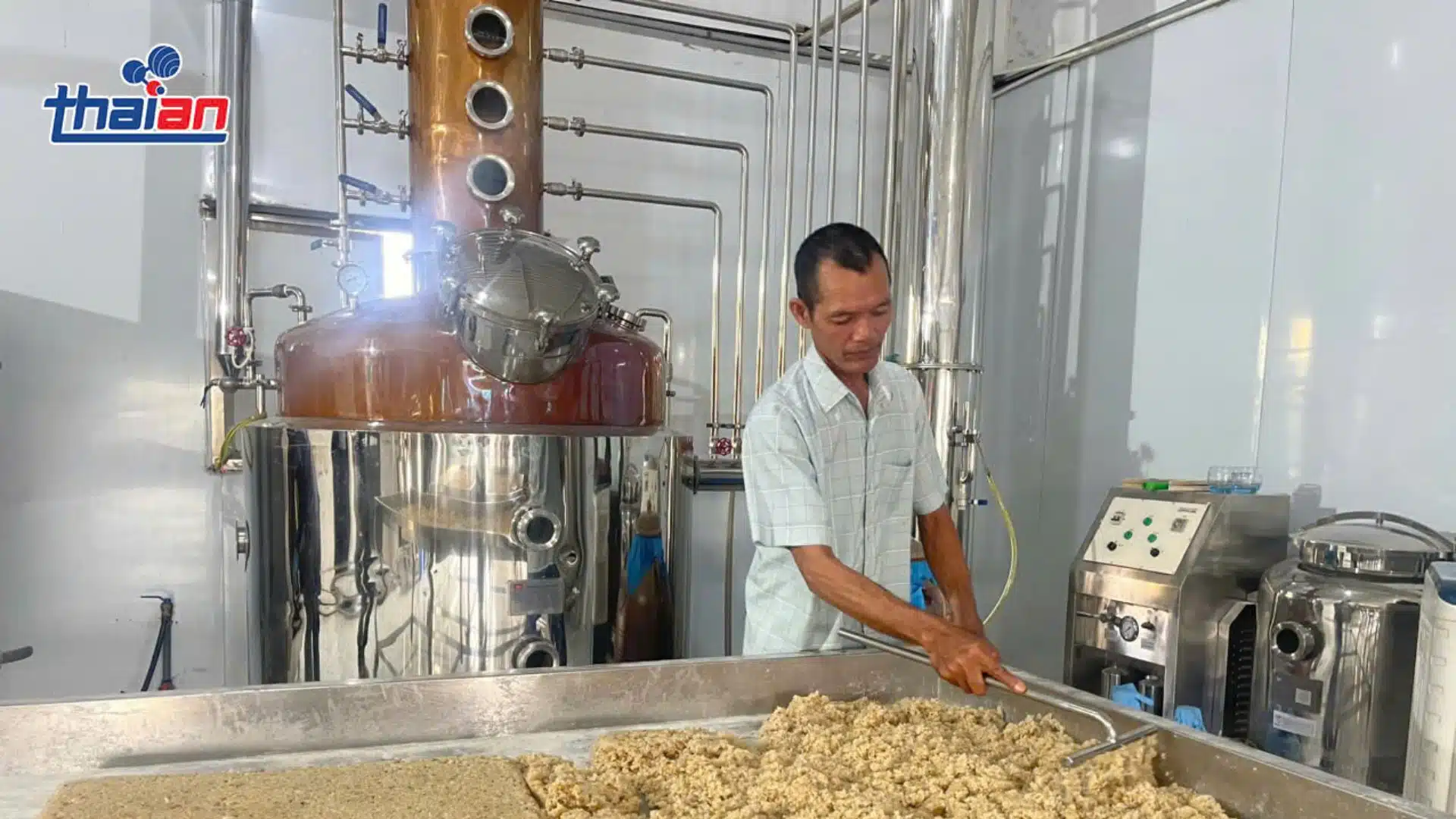 Dạy Nghề Nấu Rượu Truyền Thống Miễn Phí