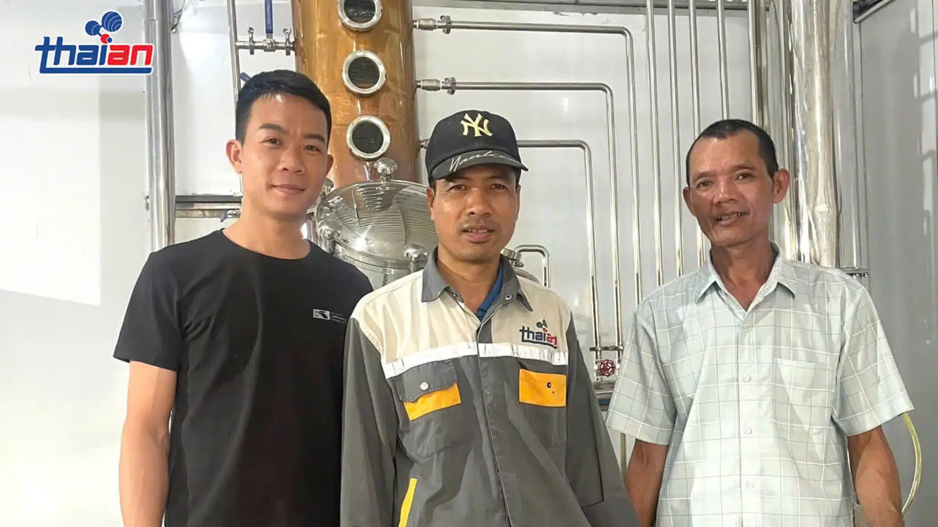 Học viên học nấu rượu truyền thống miễn phí tại Thái An